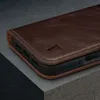 A close-up shot of a brown leather phone case. Anteprima dell’immagine prodotto