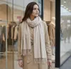 Sciarpa in cashmere da donna, 200x70 cm, color beige Anteprima dell’immagine prodotto 5
