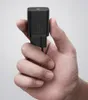 A hand holding a black USB-C charger. Produktbild-Vorschau
