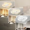 A collage of images showing a modern ceiling light fixture in different color temperatures and a living room setting. Voir les images du produit