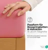 A hand is shown touching a pink fitted sheet, with text overlays describing its features. Produktbild-Vorschau