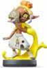 A figurine of a character from the game Splatoon, standing on a yellow base. Produktbild-Vorschau