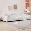 A child's bedroom with a white daybed, bedding with cactus print, and decorative items on a shelf. Náhled obrázku produktu