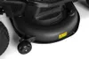 Close-up view of the underside of a lawnmower deck with a wheel. Produktbild-Vorschau