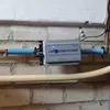 Calconditioner CC750 an der Wasserleitung installiert schützt Boiler und Heißwasserhahn vor Kalk Anteprima dell’immagine prodotto