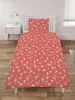 A single bed with a duvet and pillow set featuring a mushroom pattern, placed in a bedroom setting. Voir les images du produit