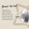 Close-up of a baby bottle teat with text describing its breast-like shape. Voir les images du produit