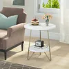 A round side table with a cake and flowers on top, next to a chair. Anteprima dell’immagine prodotto