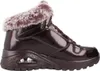 A side view of a burgundy winter boot with faux fur trim. Voir les images du produit