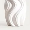 HOMLA SALANA vlnitá biela váza 16x15x26 cm Náhľad obrázku produktu 4