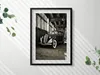 Oldtimer in einer alten Fabrik– Wandbild mit Rahmen – Produktbild-Vorschau 2