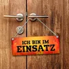 Feuerwehrmann ist im Einsatz oder Zuhause Wendeschild mit Produktbild-Vorschau 3