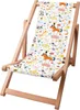 A wooden folding deck chair with a colorful fabric seat featuring a pattern of farm animals. Voir les images du produit