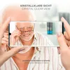 A person is holding a smartphone displaying a close-up of an elderly man's face, with text overlays highlighting product features. Produktbild-Vorschau