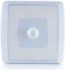 A close-up studio shot of a white and light blue night light with a motion sensor. Voir les images du produit