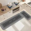 Zwei graue Küchenbodenmatten mit der Aufschrift 'SWEET HOME', eine lang und eine kürzer, platziert in einer modernen Küche Náhled obrázku produktu