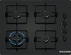 A top-down view of a black gas cooktop with four burners, one of which is lit with blue flames. Control knobs are visible on the right side. Anteprima dell’immagine prodotto