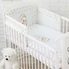 A baby crib with bedding featuring teddy bears and golden stars. Anteprima dell’immagine prodotto