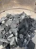 Anzünder anfeuern und unter die Holzkohle legen. Darauf achten, dass das Feuer nicht erstickt. Produktbild-Vorschau