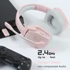 A pink gaming headset with a microphone, a black game controller, and a USB dongle are displayed on a white and black background. Text overlays describe the product's features. Produktbild-Vorschau