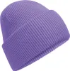 A close-up, studio shot of a purple beanie. Anteprima dell’immagine prodotto