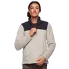 Dame trägt einen hellen Fleece-Pullover mit halbem Reißverschluss und dunklem Kragen von Black Diamond. Produktbild-Vorschau