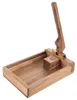 Nussknacker aus Holz mit Hebelmechanismus und Produktbild-Vorschau 3
