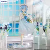A figurine of Rem from Re:Zero in a wedding dress, holding a bouquet, in a wedding-like setting with floral decorations. Produktbild-Vorschau