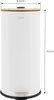 A white cylindrical trash can with a wooden lid and a silver pedal is shown against a white background. Dimensions are indicated by lines and text. Podgląd zdjęcia produktu