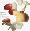 A collage of kumquats, bergamot, and jasmine flowers, with text listing the ingredients. Anteprima dell’immagine prodotto