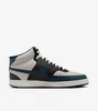 A single Nike Court Vision Mid NN sneaker is shown against a white background. Anteprima dell’immagine prodotto