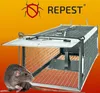 A rat trap with a rat in front of it, and a logo and text at the top. Voir les images du produit