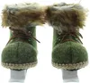 A pair of decorative ice skates shaped like green felt boots with faux fur trim. Produktbild-Vorschau