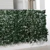 A close-up view of a green artificial leaf privacy screen attached to a metal railing. Anteprima dell’immagine prodotto