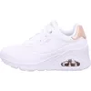 A side view of a white Skechers sneaker with rose gold accents. Voir les images du produit