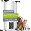 A pet gate with a dog and a cat in front of it, with text overlays indicating features and dimensions. Produktbild-Vorschau