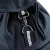 A close-up view of a dark blue canvas backpack's hardware and strap. Voir les images du produit