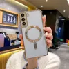 A person is holding a clear phone case with gold trim and a magnetic ring on the back. Náhled obrázku produktu