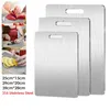 A collage of images showing different uses of cutting boards, alongside a product shot of three stainless steel cutting boards of varying sizes. Anteprima dell’immagine prodotto