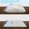 Two images showing a vacuum storage bag, one filled with bedding and compressed, and the other empty and compressed. Anteprima dell’immagine prodotto