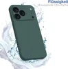 A dark green phone case is shown with water splashing around it, suggesting its water-repellent properties. Produktbild-Vorschau