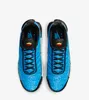 A top-down view of a pair of blue Nike Air Max Plus sneakers with a speckled pattern. Anteprima dell’immagine prodotto