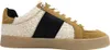 A side view of a single Guess sneaker against a white background. Produktbild-Vorschau