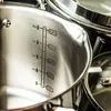 A close-up view of the interior of a stainless steel pot with volume markings. Anteprima dell’immagine prodotto