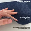 A hand is shown bending a piece of blue carpet or matting to demonstrate its thickness and material. Anteprima dell’immagine prodotto