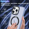 A hand holding a blue phone case with a magnetic ring on the back, against a blue satin background. Anteprima dell’immagine prodotto