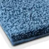 A close-up view of a blue bath mat. Anteprima dell’immagine prodotto