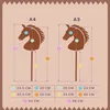 A size chart comparing two different sizes of a horse stick toy, labeled A4 and A3, with measurements indicated by colored dots. Náhľad obrázku produktu