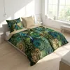 A bedroom scene with a bed dressed in peacock-themed bedding. Produktbild-Vorschau