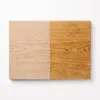 Houten plank voor en na het inoliën: links onbehandeld en licht, rechts geolied en warm van kleur Productafbeelding-voorbeeld
